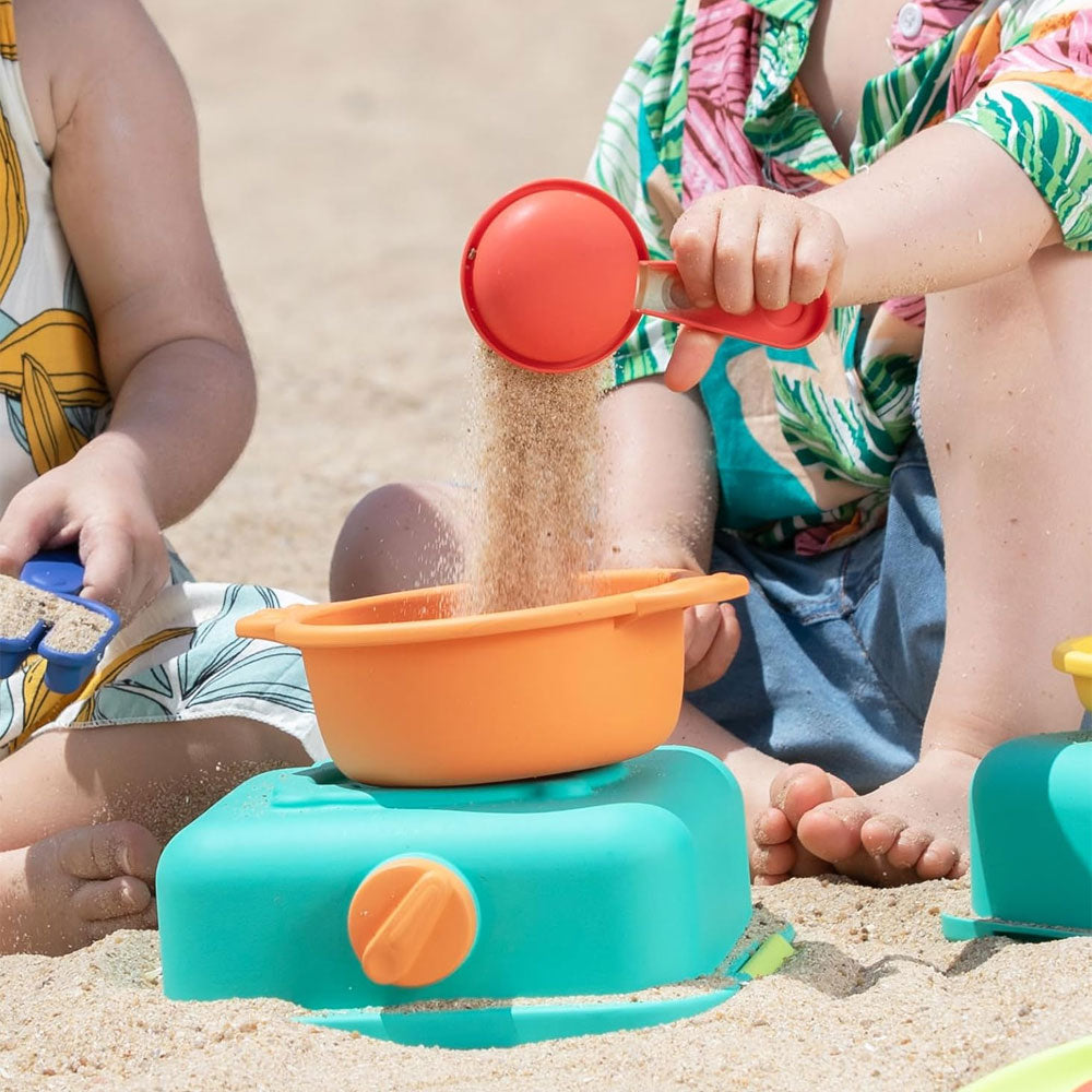 *Hape Sandy Chef Beach Cooking Play Set