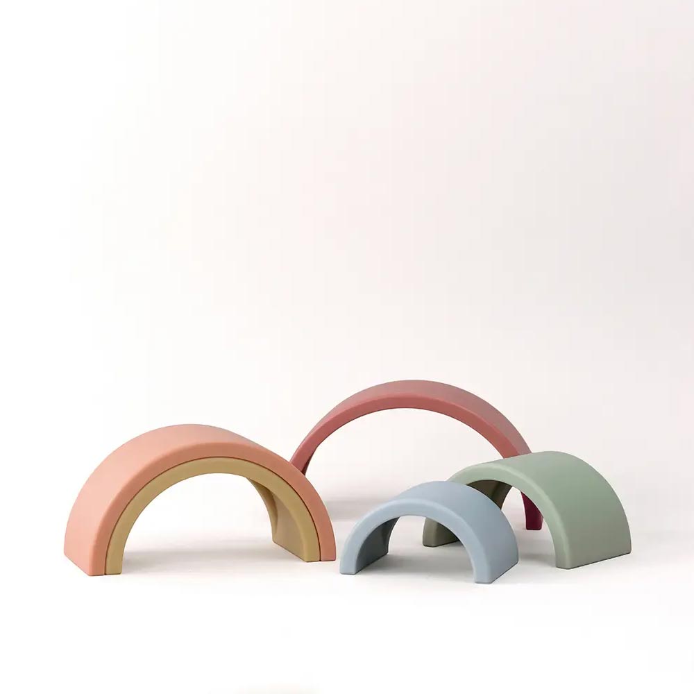 *Itzy Ritzy Ritzy Rainbow Stacker