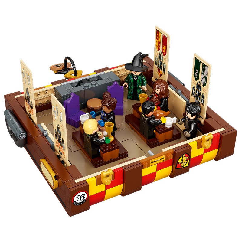 *LEGO Harry Potter Hogwarts Trunk