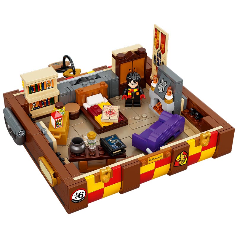*LEGO Harry Potter Hogwarts Trunk
