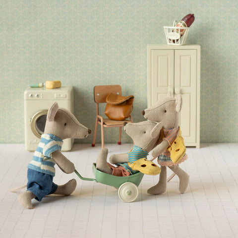 *Maileg Little Sister Mouse with Bag
