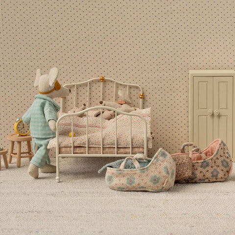 *Maileg Vintage Bed, Mouse - Off-White